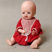 rød kjole lille rosebud dukke gammelt legetøj retro genbrug